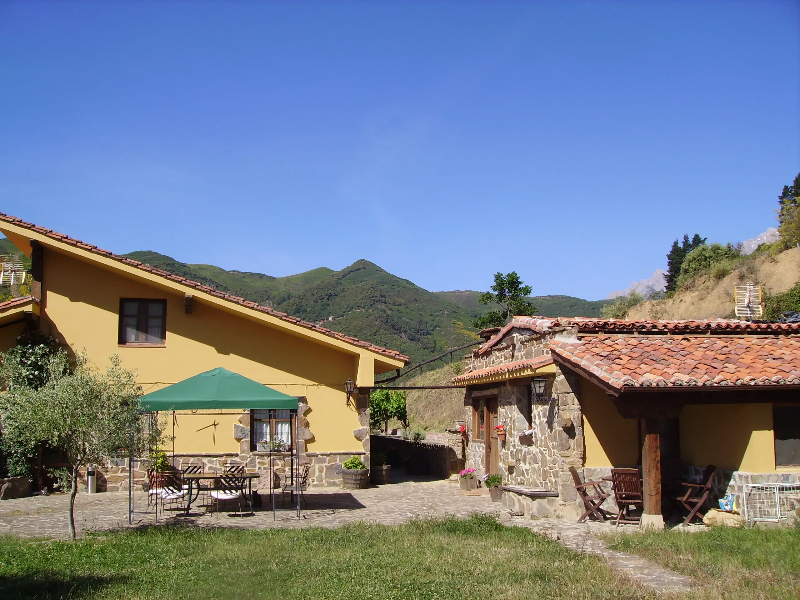 Casa y cabaña
